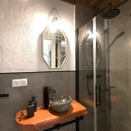 Duplex Con Terraza Y Jacuzzi En Centro Piso 2c *